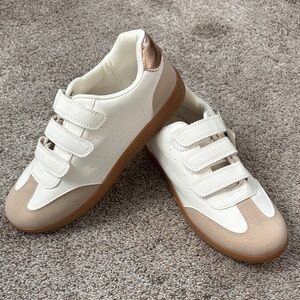 Dolce Vita women’s Cream and Tan Sneakers
